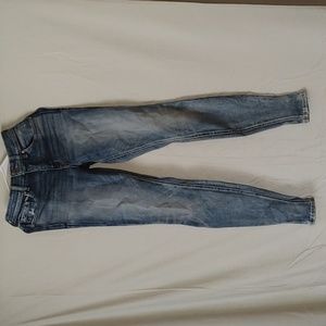 🐸Maurices distressed jeans size 4